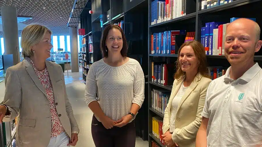 God stemning mellom Kristin Vinje (tidligere Dekan Høyskolen Kristiania), Åshild Bruun-Gundersen (FRP), Mariann Fuglerud (NNF) og Tomas Collin (NOF).
